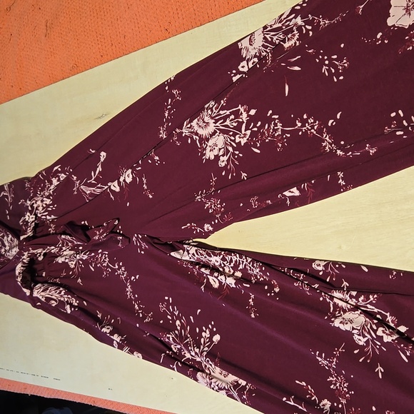 Stunning Floral Burgundy Jumpsuit Size Lg Adjustable Strap Wide Leg Tie Front - Picture 7 of 10